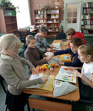 В Центральной детской библиотеке им. Т.М. Белозерова завершила свою работу выставка тактильных книг «Особая книга»