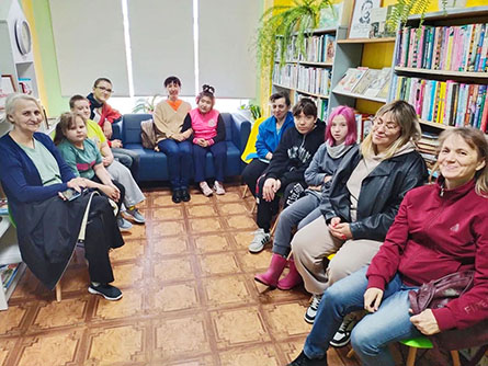 Ивановской сельской библиотеке прошла встреча «Отдыхаем с удовольствием» с воспитанниками адаптивной школы
